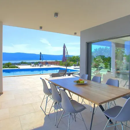 Villa Quadra With Heated Pool *