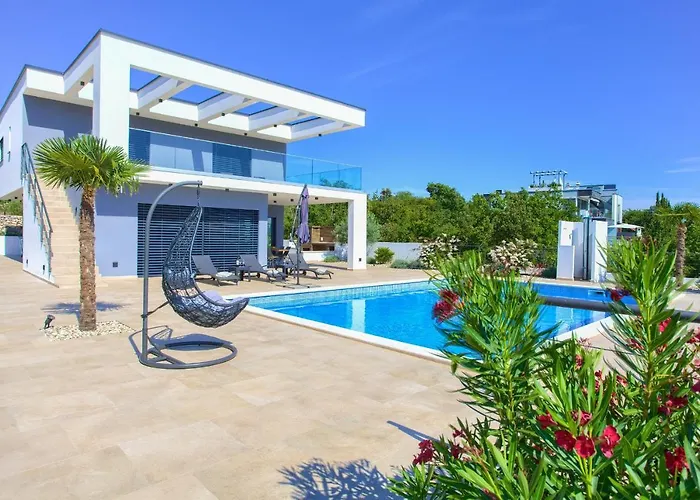 Quadra With Heated Pool * Pinezici (Krk)