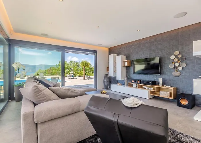 Quadra With Heated Pool Vila Pinezici (Krk)