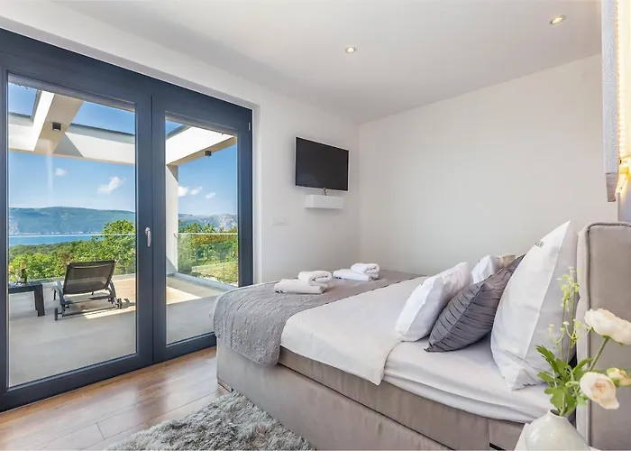 Quadra With Heated Pool *