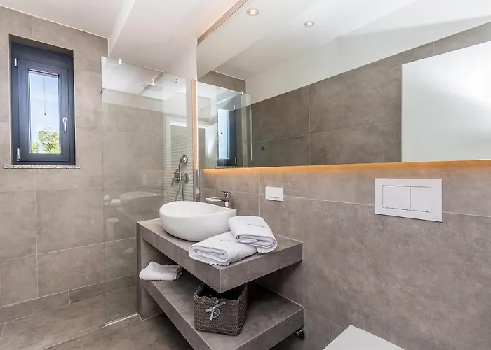 Vila Quadra With Heated Pool *