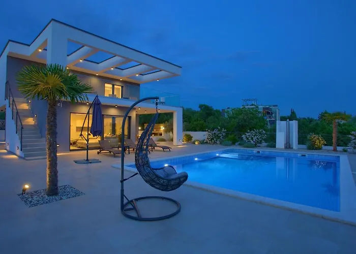 Quadra With Heated Pool *