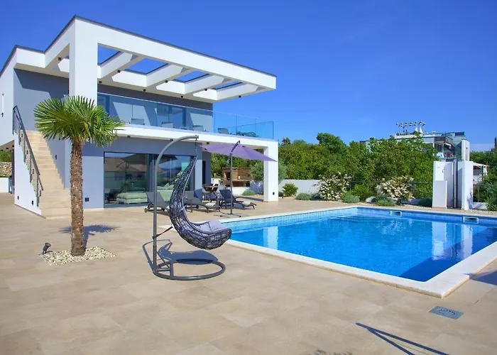 Quadra With Heated Pool Vila Pinezici (Krk)