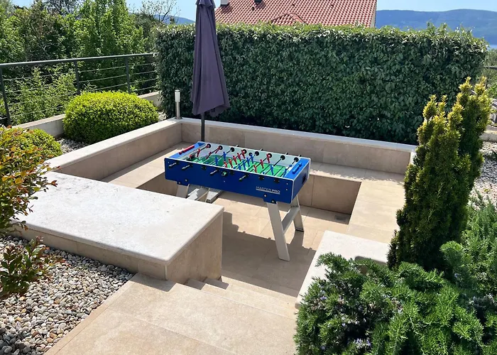 Quadra With Heated Pool Vila Pinezici (Krk)